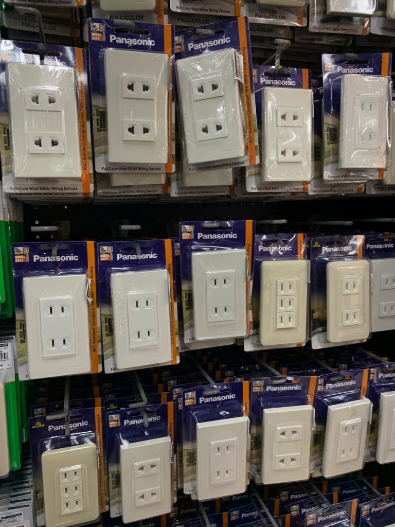 electrical outlets, mostly 2-prong in Manila, BGC
